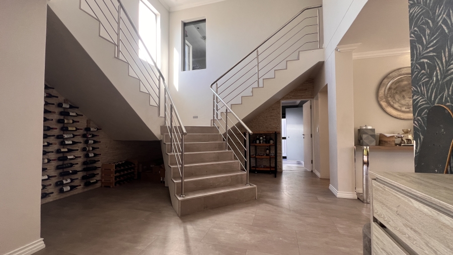 To Let 5 Bedroom Property for Rent in Big Bay Western Cape